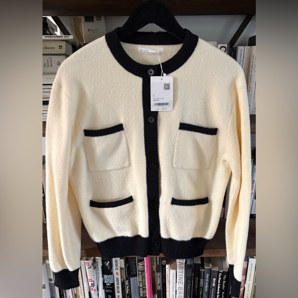 NWT Oak and Fort Cream Fuzzy Cardigan wi Black Trim and Pockets S